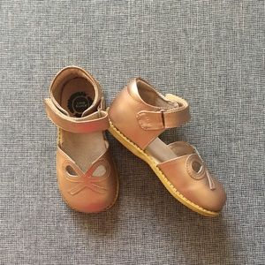 Size 11 toddler girl Livie & Luca sandals